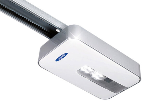 Mit Novoferm Novomatic 573 S Komplettset, mit Schiene inkl. 1 Handsender(+20 mm Sturzbedarf)